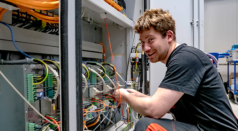 Elektrofachkraft im Schaltschrankbau